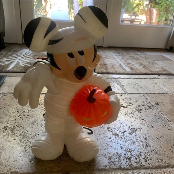 Mickey Mouse Mummy Popcorn Holder Halloween Decor Disneyland - Picture 1 of 4